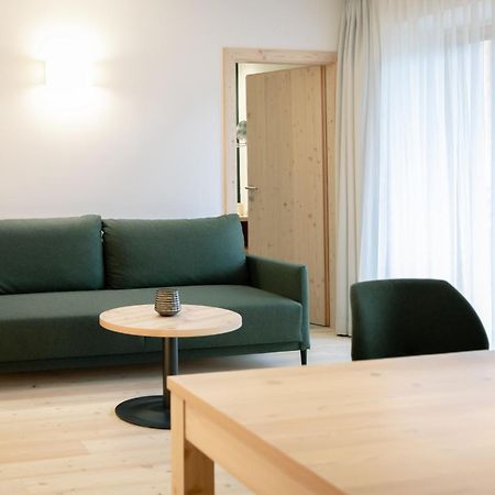 Hotel Neusacherhof Weissensee Zimmer foto
