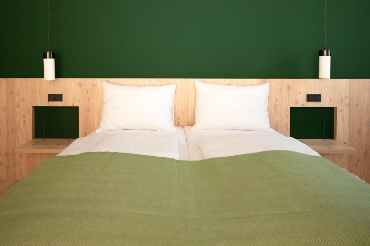 Hotel Neusacherhof Weissensee Zimmer foto